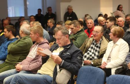 Sestanek s krajani Begunj pri Cerknici v zvezi s kanalizacijo 03 Foto Ljubo Vukelič